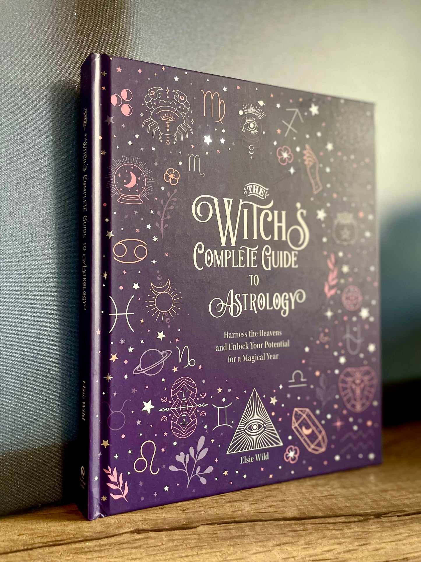 The Witch's Complete Guide to Astrology